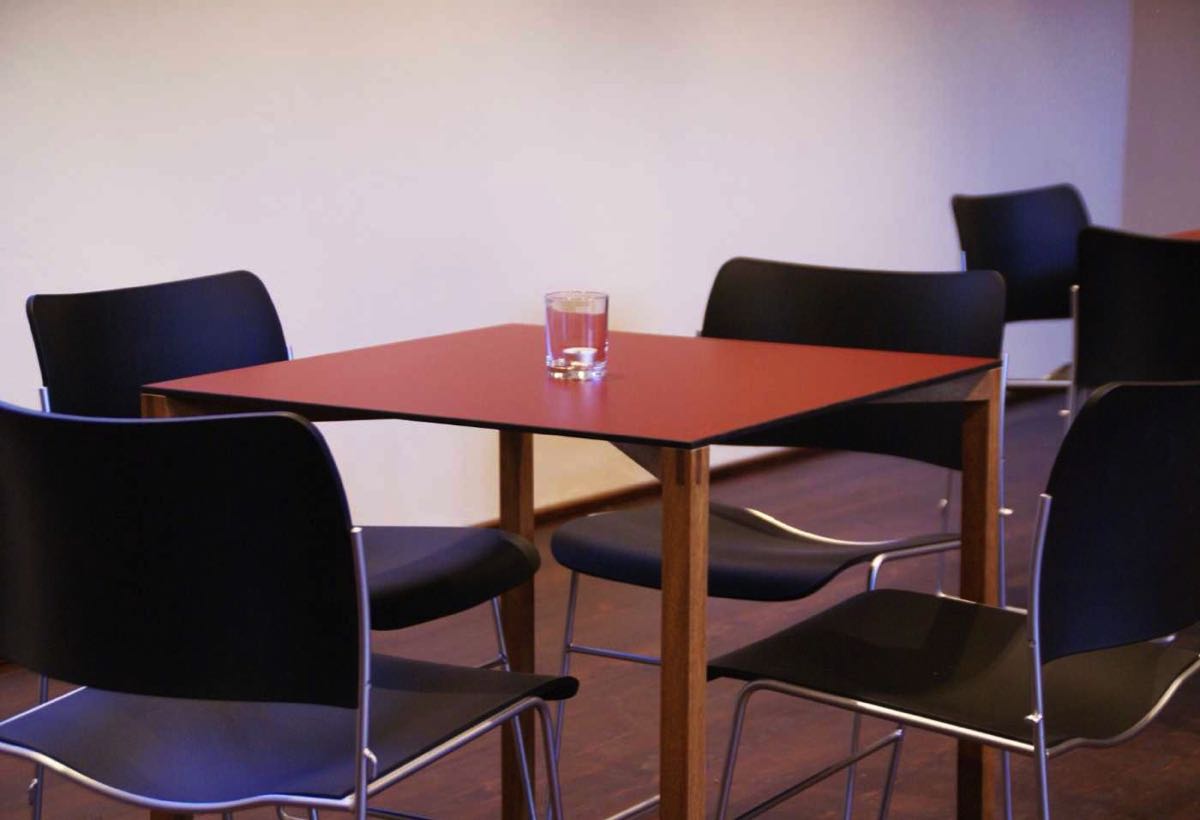 Tisch Z1, stapelbar