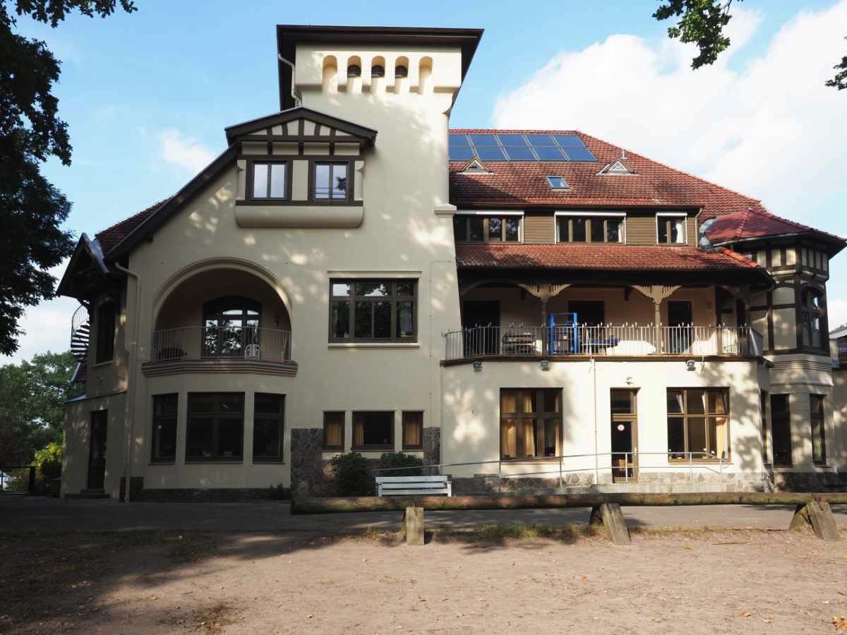 Hausrückseite